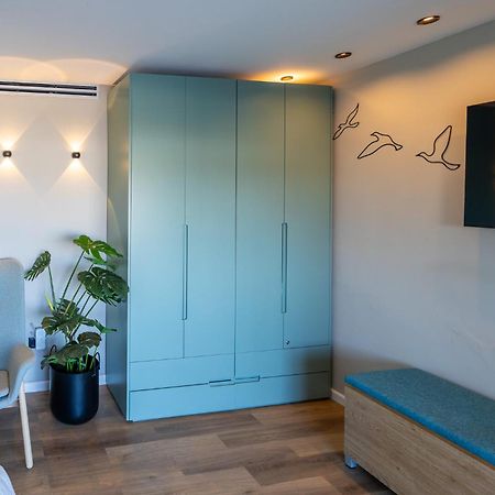 Sea View Stylish 1Br With Balcony By Beachfront Stay Herzelia Esterno foto