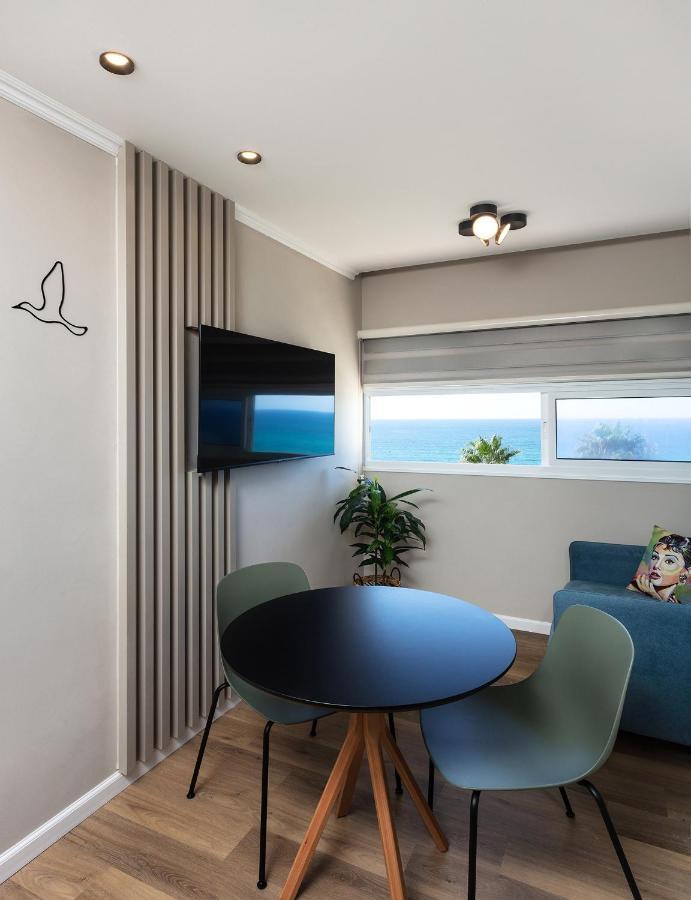 Sea View Stylish 1Br With Balcony By Beachfront Stay Herzelia Esterno foto