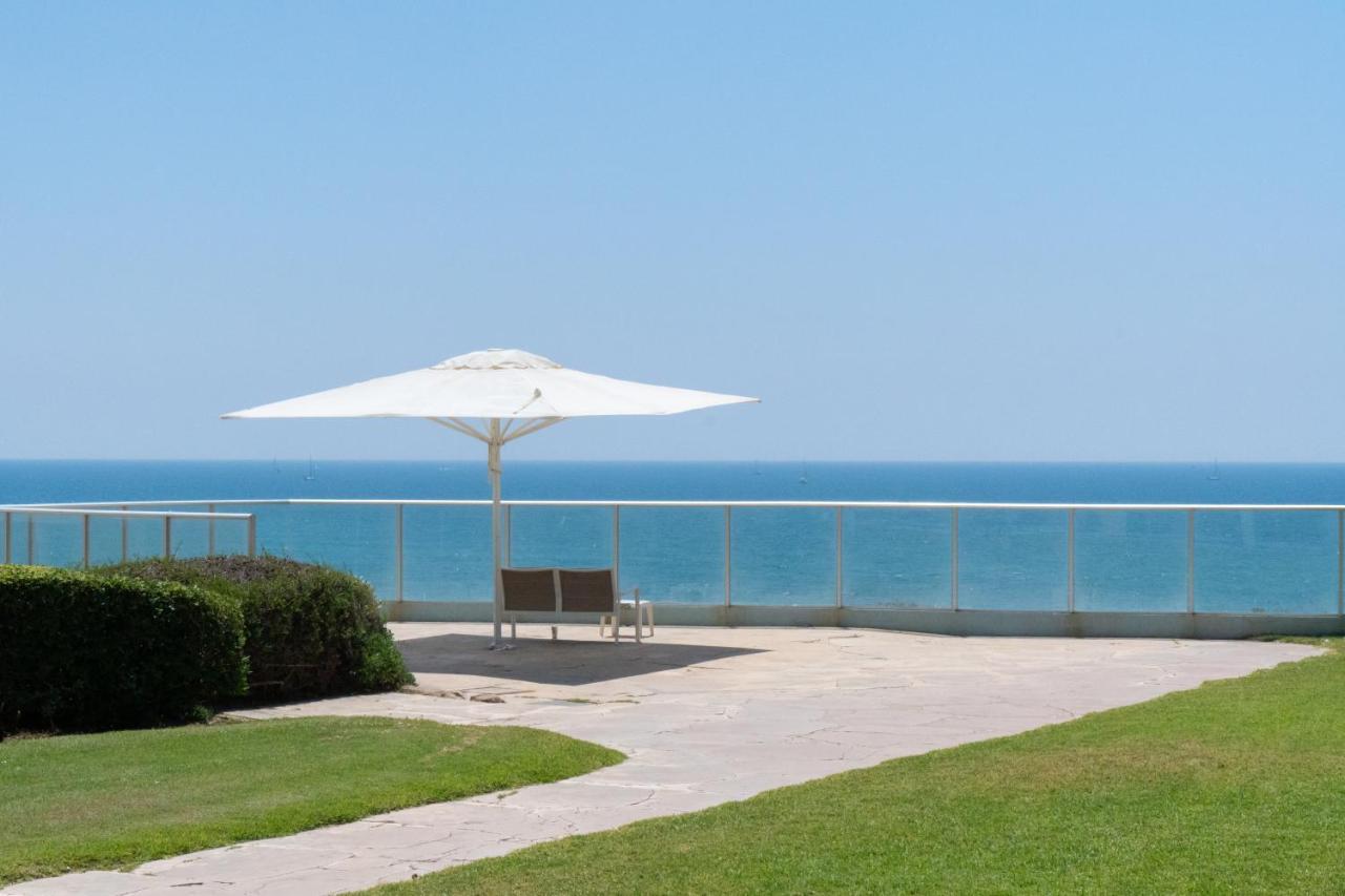 Sea View Stylish 1Br With Balcony By Beachfront Stay Herzelia Esterno foto