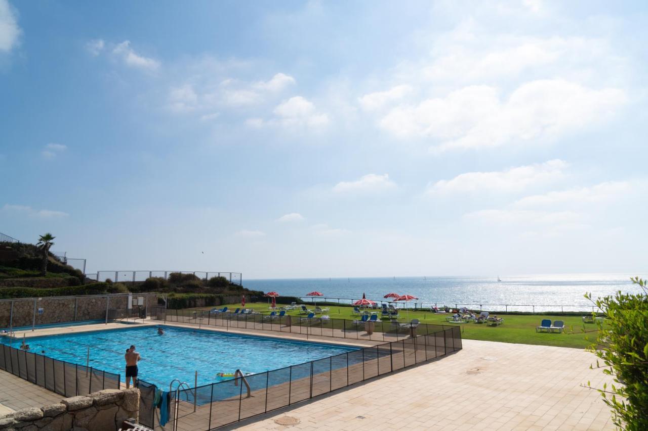 Sea View Stylish 1Br With Balcony By Beachfront Stay Herzelia Esterno foto