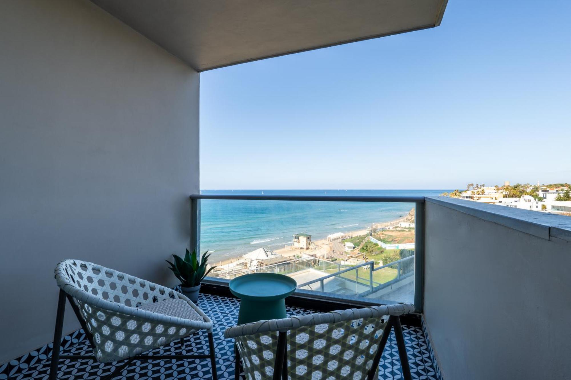 Sea View Stylish 1Br With Balcony By Beachfront Stay Herzelia Esterno foto